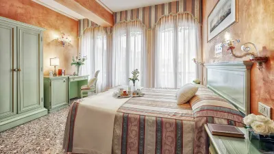 Hotel Firenze Hotel dekat Istana Grassi
