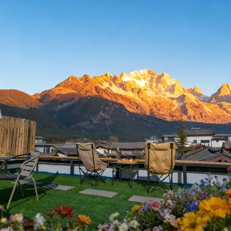 Clouds at the Southern End · Tea Culture | Sunlight on the Golden Mountain | 360° Scenic Courtyard