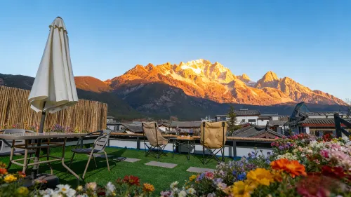 Clouds at the Southern End · Tea Culture | Sunlight on the Golden Mountain | 360° Scenic Courtyard