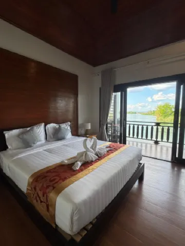 Paradise Resort, Dondet River View のホテル