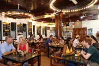 Darling Pub Hostel - فطور