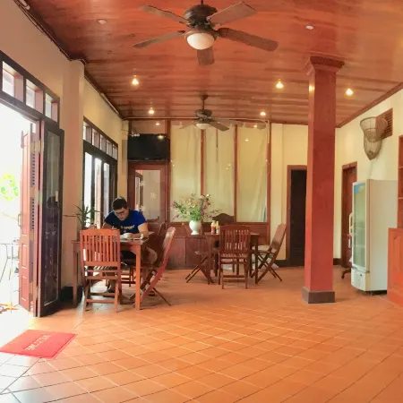 Luang Prabang Pangkham Lodge Отели рядом с достопримечательностью «Ват Тат Луанг»