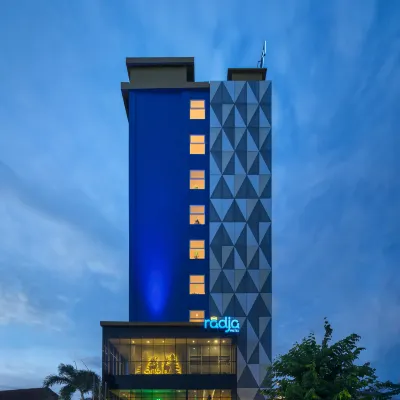 RADJA ART & BOUTIQUE HOTEL SIMPANG LIMA Hotels near Gombel Golf