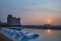 โรงแรมบอรี - สระว่ายน้ำบนดาดฟ้า
