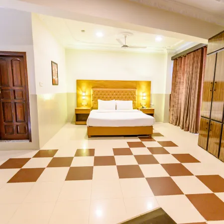 Hotel One Mall Road Murree