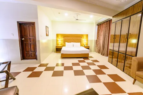 Hotel One Mall Road Murree