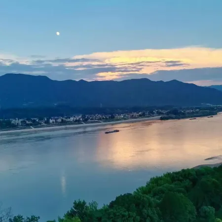 Yunshang Chunjiang City Homestay (Tonglu Fuchunjiang Branch)