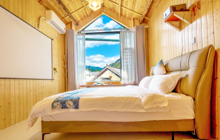 Xiaohuajiang Buyi Qiaoyuan Homestay