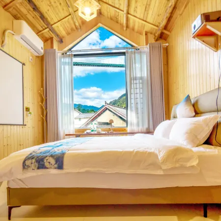 Xiaohuajiang Buyi Qiaoyuan Homestay Отели в г. Чженьфен