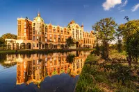 Efteling Grand Hotel - Theme Park tickets included のホテル