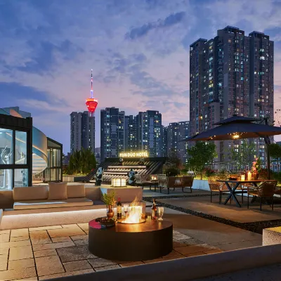 Chengdu Cloud Hotel (Hongxing Bridge Metro Station Branch) Hotels near Creative Industry Park, No.35 Hongxing Road