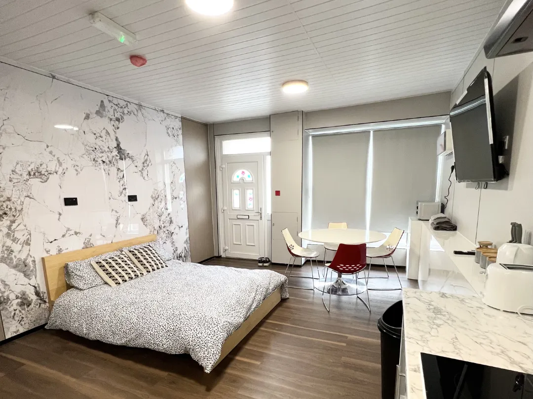 Oyo Welsh Holiday Accommodation - Modern Stay - Pembrokeshire