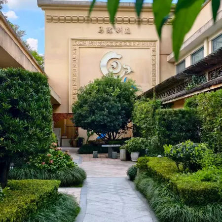 Wan Xiang Hot Spring Malong Courtyard
