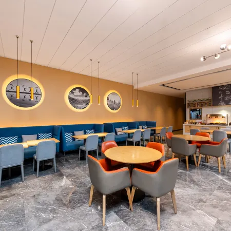 Kyriad Hotel (Weihai Xingfumen Weigao Square)