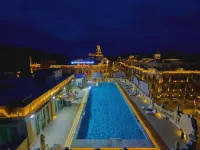 WYNDHAM GRAND PLAZA ROYALE LEGEND NANYUE - Pools