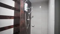 RedDoorz at Cosmo Hotel Kamuning Quezon City - 2-Star