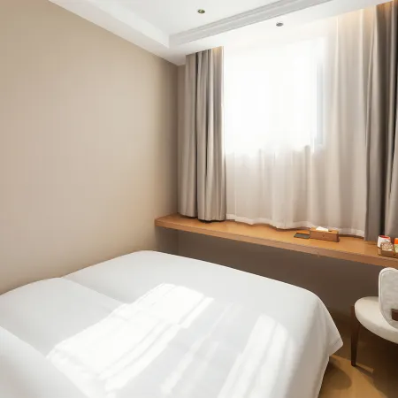 Vienna Hotel (Huludao Municipal Government Haibin South Road)