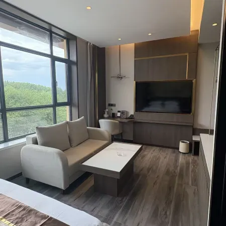 Jeminay Huaju Hotel