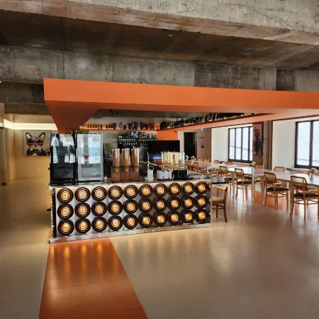 Jh Blossom Capsule and Cabin Hotel