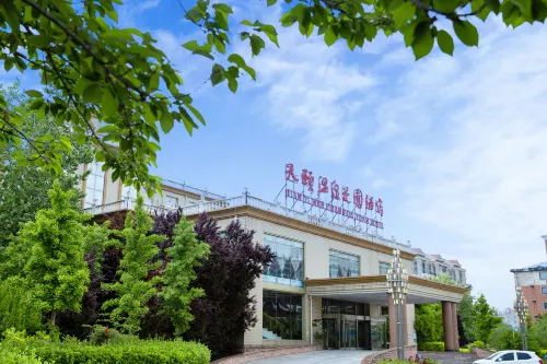Tianyi Wenquan Huayuan Hotel - parking