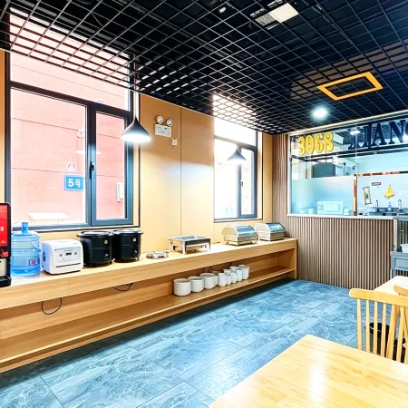 Yaxin E-Sports Hotel (Lüliang Xiaoyi Wanda Plaza City Hall)