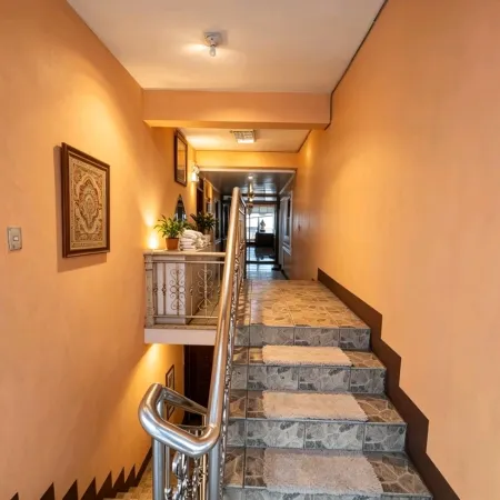 NOOK AIRPORT GUESTHOUSE