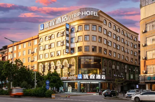 Unitour Hotel (Internatinal Business City Hengzhou Avenue) - parking