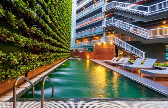 โรงแรมครอสไวบ์เชียงใหม่ดีเซ็ม, นิมมาน
