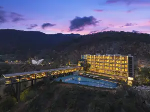 The Cloud Valley Hotel