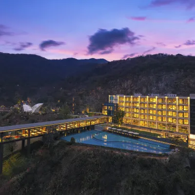 The Cloud Valley Hotels near Yunü Lake Scenic Area