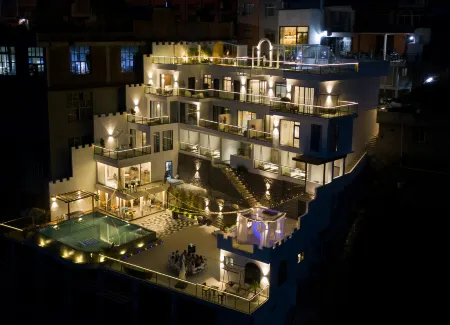 Manqisha Shadow Guesthouse Отели рядом с достопримечательностью «Dongbi»