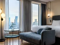 كراون بلازا وارساو - ذا ها بي ب ي آيتش جي Hotels near بيموفو