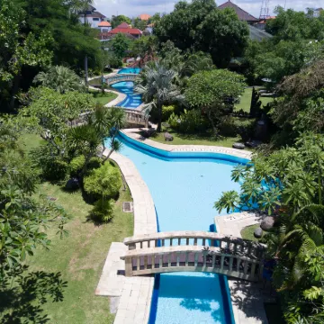 The Cakra Hotel Hotels near Bundaran Renon