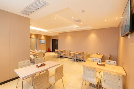 City Convenience Hotel (Yingcheng Railway Station Shanghe Square) Отели в г. Инчэн