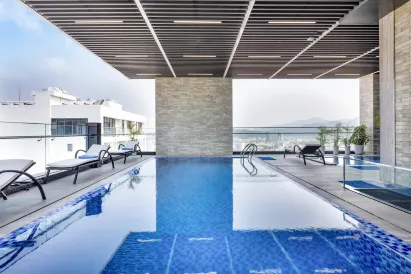 Khách Sạn & Spa Emerald Bay Nha Trang