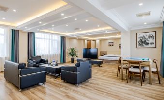 Huafeng Hotel (Qinhuangdao Dongshan Bathing Beach)