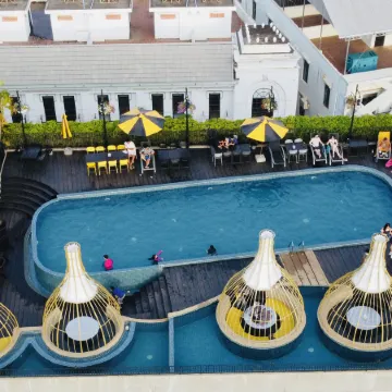 The Twizt - Lifestyle Hostel & Hotel Отели рядом с достопримечательностью «Пном Бакхенг»