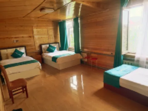 Country Farmhouse (North Pole Village)