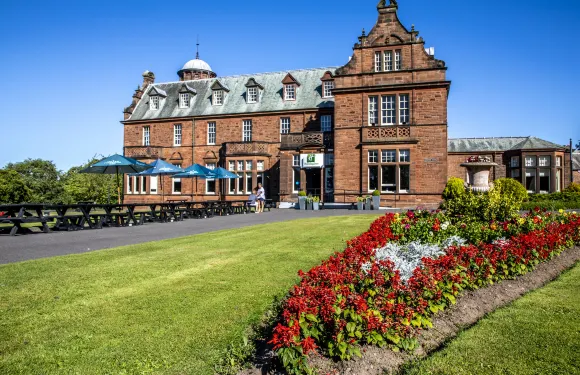 鄧弗里斯假日酒店