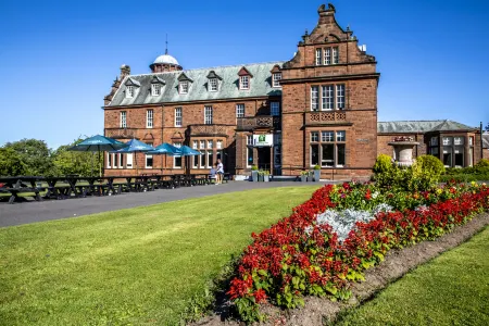 Holiday Inn Dumfries Отели рядом с достопримечательностью «Дамфрис Кампус - Юниверсити оф Запад оф Шотландия»