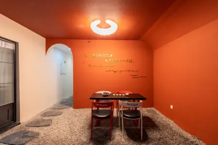 DDHouse · Swimming Pool Scenic View Full Smart Design Homestay (Zhujiajian Wugongshi Wharf) Отели рядом с достопримечательностью «Great Yuantong Palace»