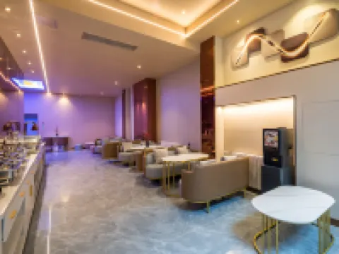 Dequan Luxury Hotel (Chaoyang High speed Railway Station Shilibao Subway Station Branch) Hotel di Beijing