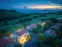 Sun Moon Beach swimming pool courtyard (Shek Mui Wan Shop) โรงแรมในว่านหนิง