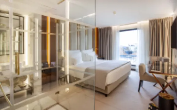 Wine & Books Porto Hotel