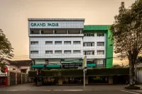 Grand Padis Hotel Hotel di Bungatan