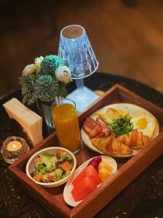 URBN Boutique Shanghai Отели рядом с достопримечательностью «The Great Affection of Liuhuizhi Toward the Book Collecting Tower»