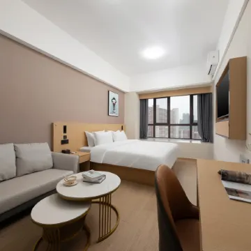 Yunxuan Hotel (East Aru Shangcheng Plaza Bus Station)