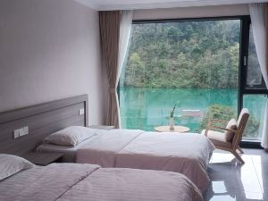 Dongjiang Lake Spring Water and Land Restaurant Accommodation