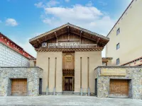 Floral Lux Hotel· Shangri La Gadan Manor Hotel (Dukezong Ancient City Branch) Отели в г. Пассажирская станция Шангри-Ла