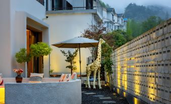 Mountain View Designer Holiday Micro Hotel (Tangkou South Gate, Huangshan Scenic Area)